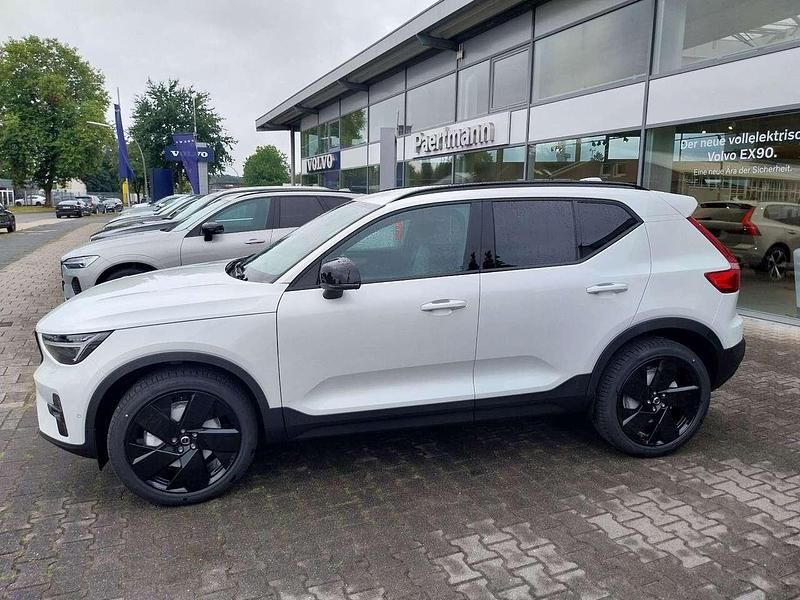 Gebraucht Volvo XC40 Plus 163 PS (119 kW) 2025 Weiß SUV