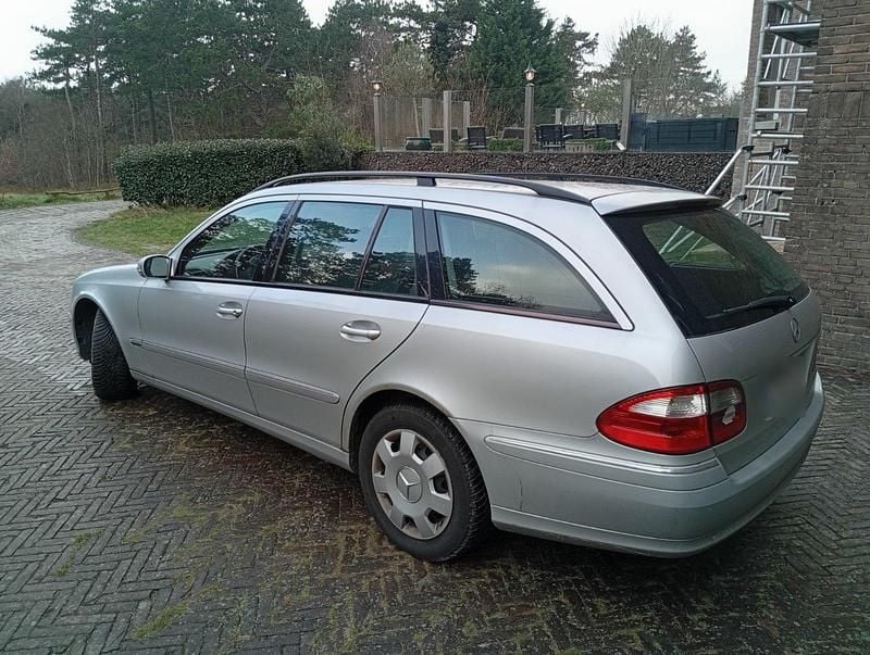 Gebraucht Mercedes E220 Elegance 150 PS (110 kW) 2003 Silber Kombi