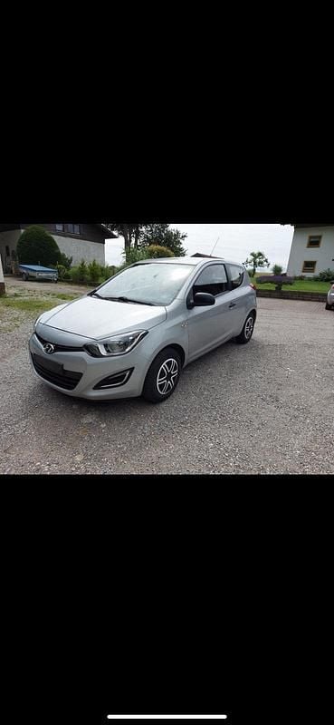 Gebraucht Hyundai i20 Edition 86 PS (63 kW) 2014 Silber Kleinwagen
