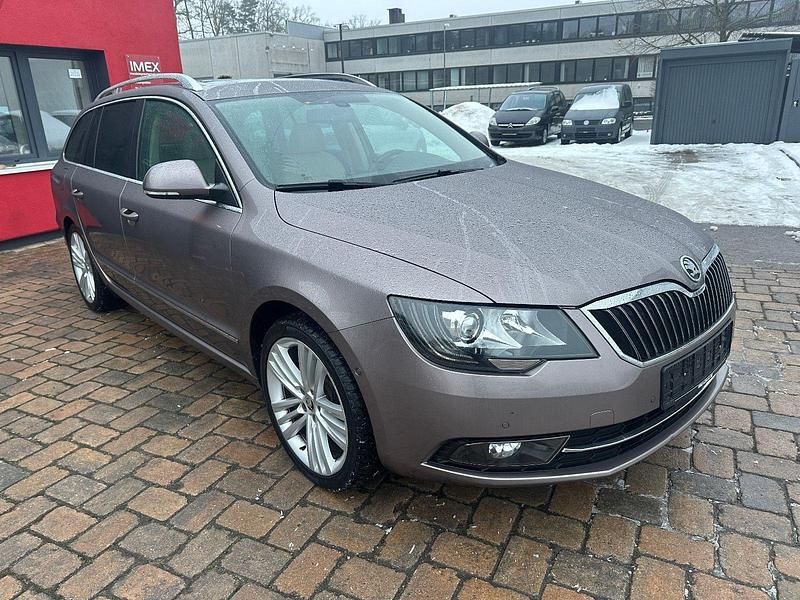 Gebraucht Skoda Superb Elegance 170 PS (125 kW) 2014 Violet Kombi