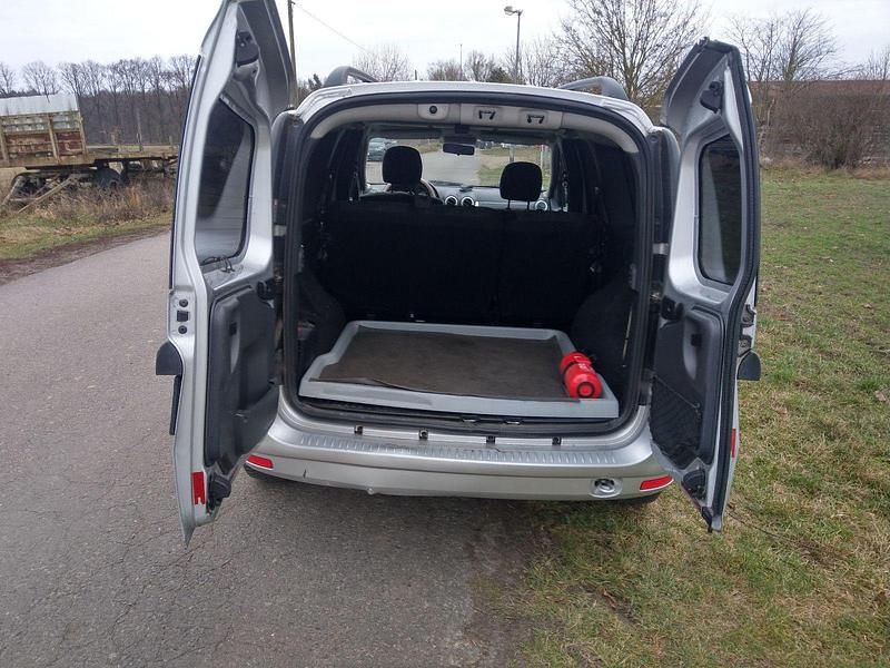 Gebraucht Dacia Logan MCV 105 PS (77 kW) 2010 Silber Kombi