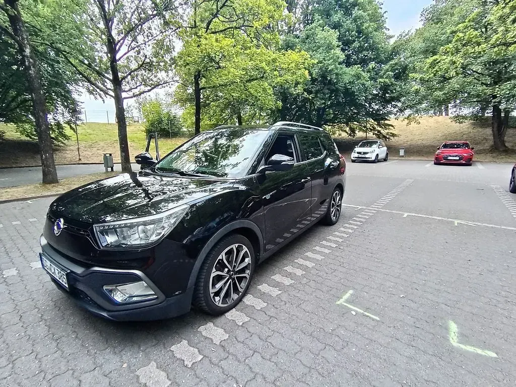 Gebraucht SsangYong XLV Quartz 116 PS (85 kW) 2016 Schwarz SUV