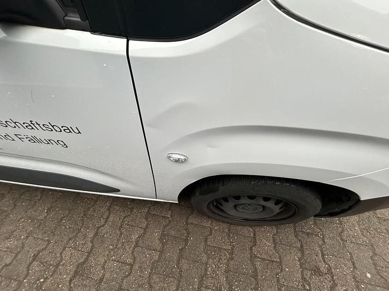 Gebraucht Peugeot Partner 101 PS (74 kW) 2023 Weiß Van / Kleinbus