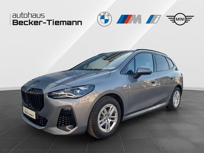 Skyscraper grau Gebraucht 2024 BMW 220 Active Tourer Performance Van / Kleinbus | 32.611 € (Fairer Preis) - Bild 1/4