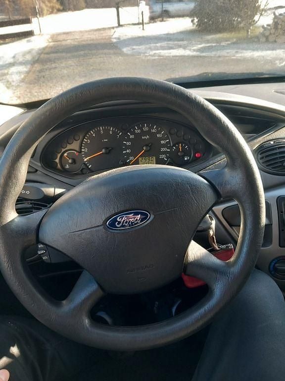 Gebraucht Ford Focus Trend 101 PS (74 kW) 2004 Grau Limousine