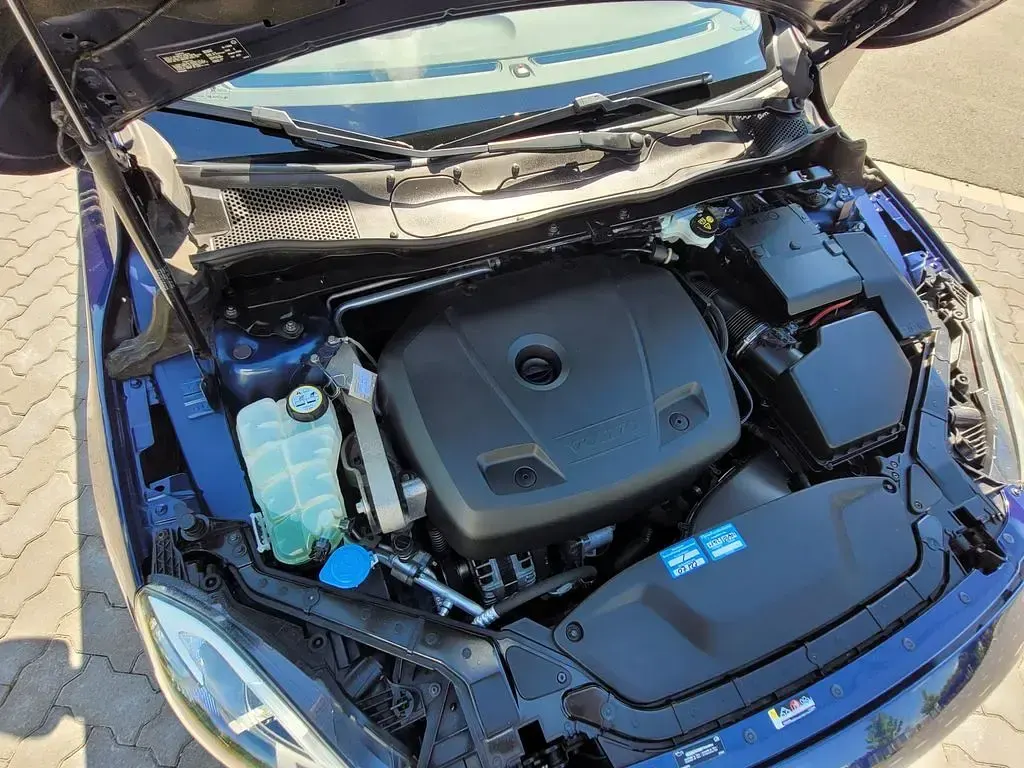 Gebraucht Volvo V40 Ocean Race 122 PS (89 kW) 2015 Blau Limousine