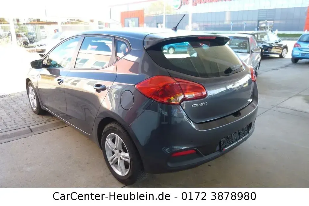 Gebraucht Kia Ceed Attract 99 PS (72 kW) 2013 Grau Kleinwagen