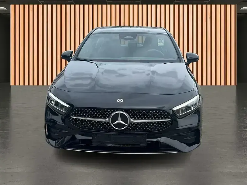 Gebraucht Mercedes A180 AMG line 150 PS (110 kW) 2025 Nacht schwarz Limousine
