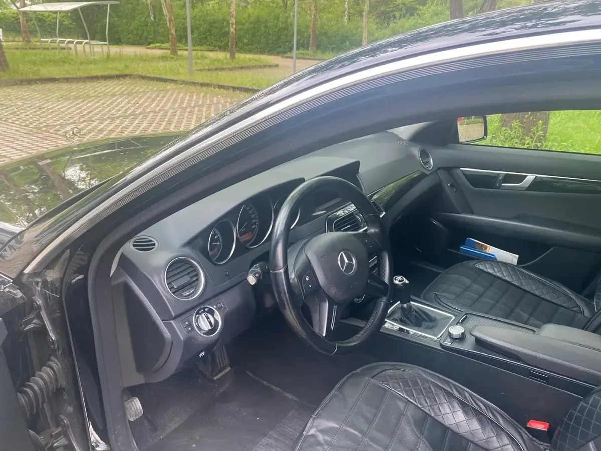 Gebraucht Mercedes C180 156 PS (114 kW) 2012 Schwarz Limousine
