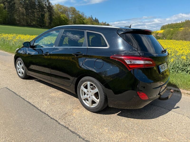 Schwarz Gebraucht 2016 Hyundai i30 Kombi | 8.350 € (Fairer Preis) - Bild 1/4
