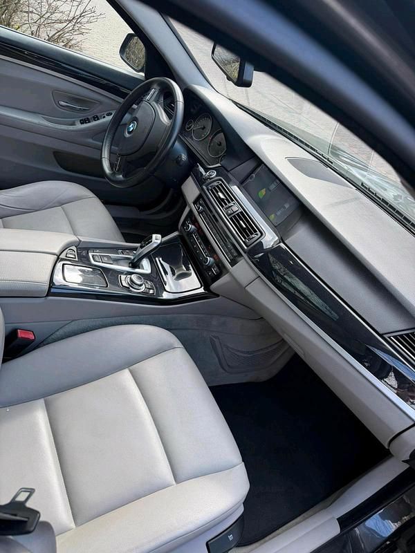 Gebraucht BMW 525 218 PS (160 kW) 2012 Schwarz Kombi