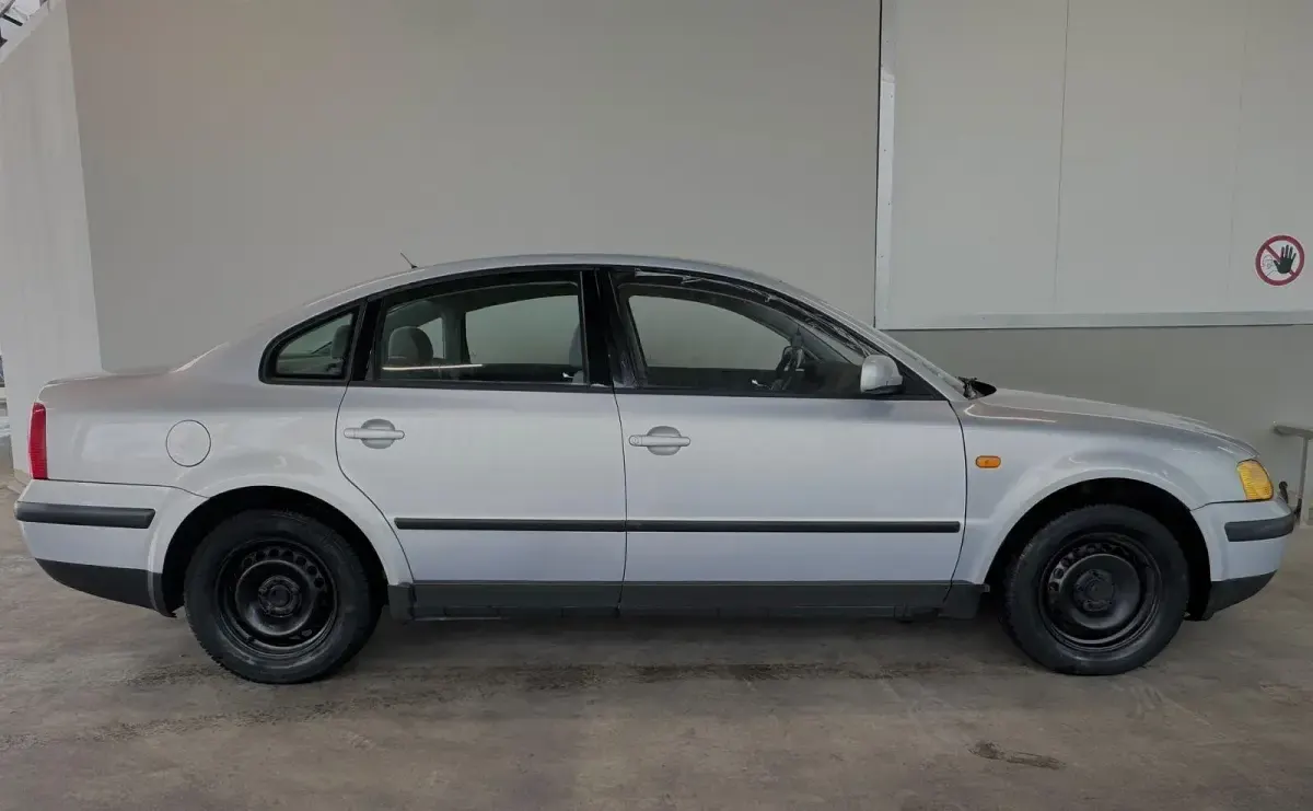 Gebraucht VW Passat 125 PS (91 kW) 1997 Silber Limousine