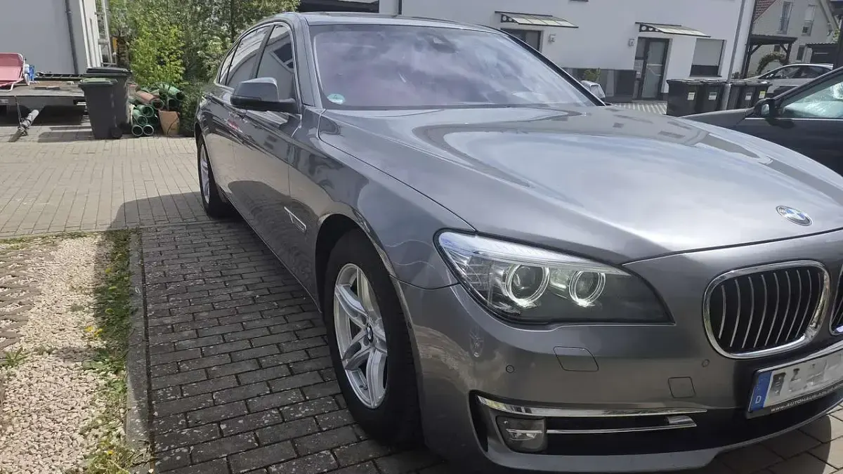Gebraucht BMW 730L 258 PS (189 kW) 2015 Grau Limousine