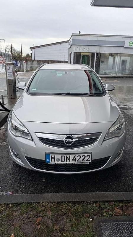 Gebraucht Opel Astra Sport 120 PS (88 kW) 2011 Silber Limousine