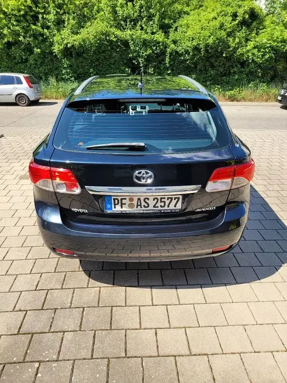 Gebraucht Toyota Avensis 124 PS (91 kW) 2013 Blau Kombi