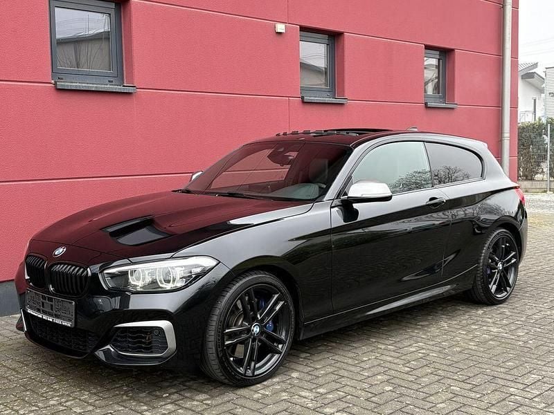 Msaphirschwarz** Gebraucht 2019 BMW M140 M Sport Kleinwagen | 28.800 € (Guter Preis) - Bild 1/4