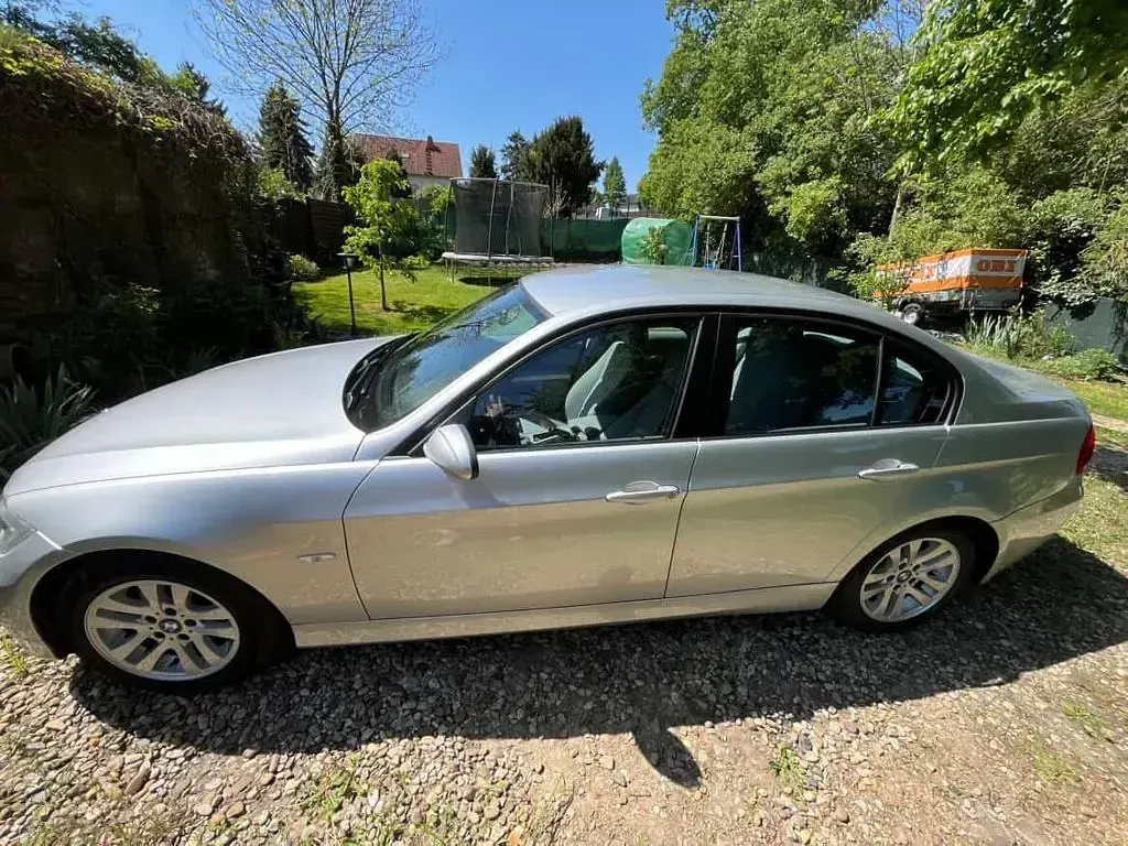 Gebraucht BMW 318 143 PS (105 kW) 2008 Silber Limousine