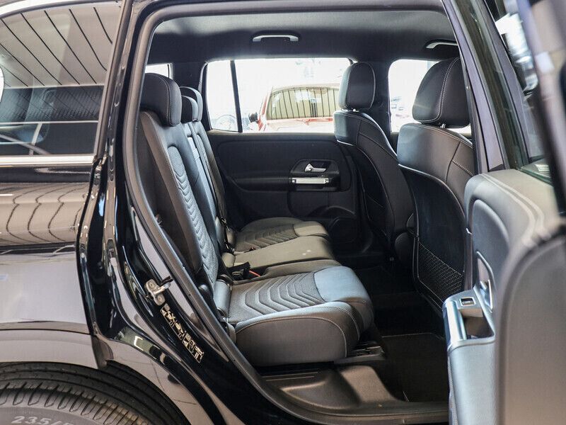 Gebraucht Mercedes GLB250 Advanced 224 PS (164 kW) 2023 Schwarz / kosmosschwarz (metallic) SUV