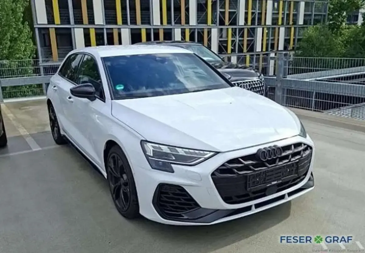Gebraucht Audi S3 Ambiente 333 PS (244 kW) 2025 Arkonaweiß Limousine