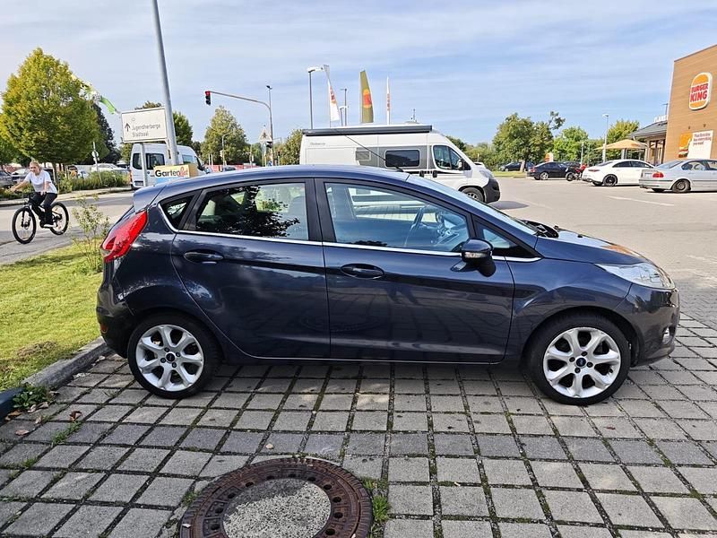 Gebraucht Ford Fiesta 82 PS (60 kW) 2009 Blau Kleinwagen