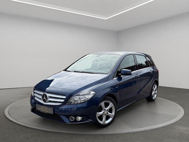 Gebraucht Mercedes B180 122 PS (89 kW) 2012 Blau Van / Kleinbus