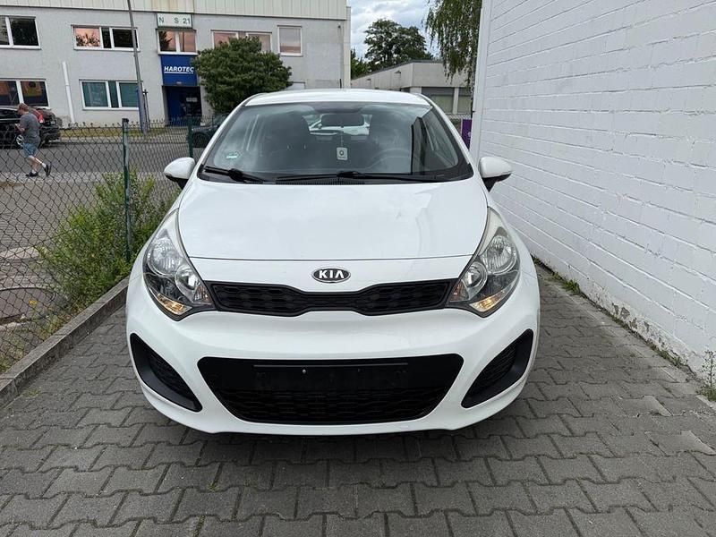 Gebraucht Kia Rio Edition 7 86 PS (63 kW) 2012 Weiß Kleinwagen