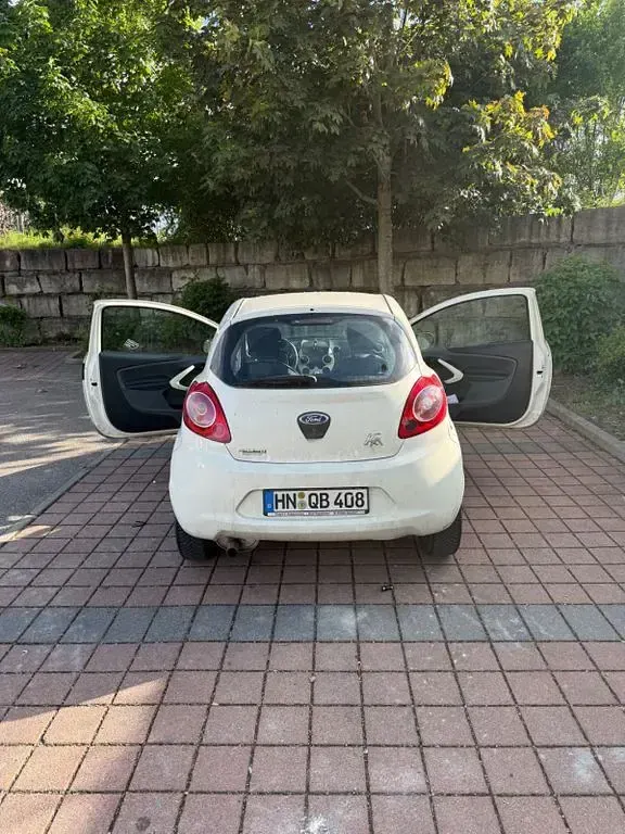 Gebraucht Ford Ka Trend 69 PS (50 kW) 2009 Weiß Kleinwagen