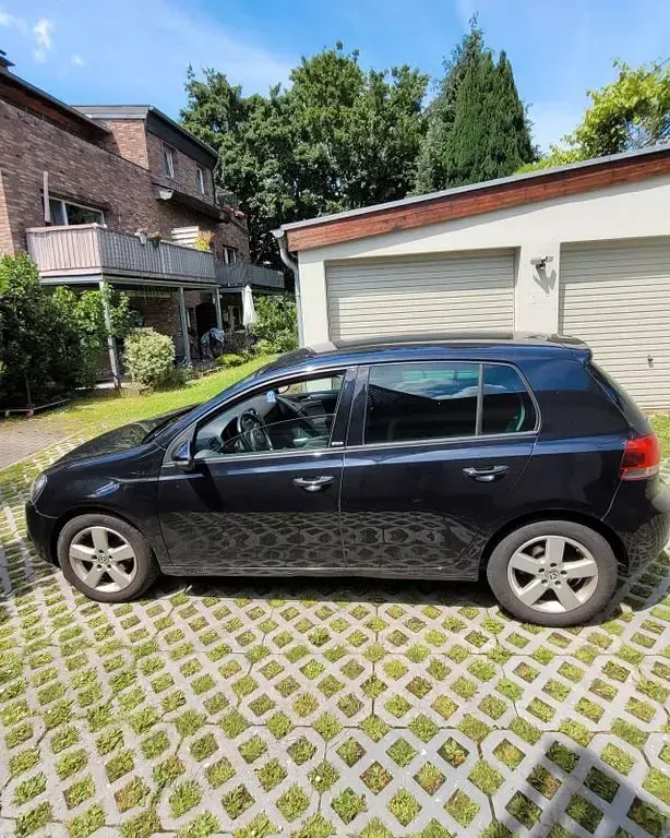 Gebraucht VW Golf VI 105 PS (77 kW) 2011 Schwarz Kleinwagen