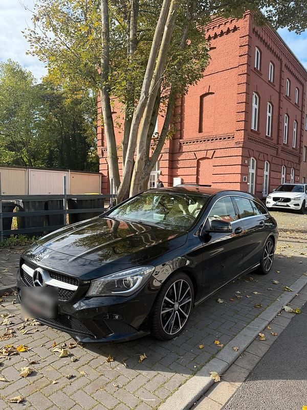 Schwarz Gebraucht 2016 Mercedes CLA200 Kombi | 15.990 € (Guter Preis) - Bild 1/4