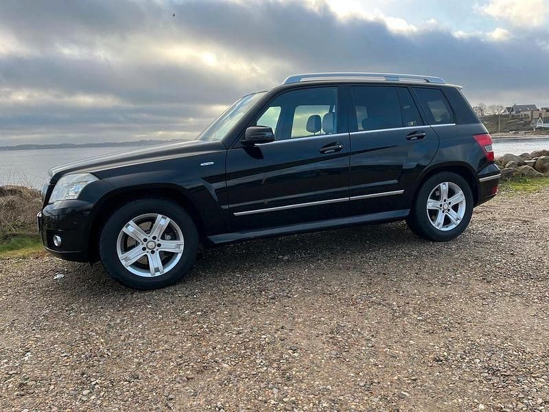 Schwarz Gebraucht 2010 Mercedes GLK350 SUV | 15.600 € (Etwas zu teuer) - Bild 1/4