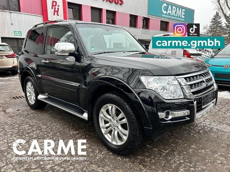 Schwarz Gebraucht 2017 Mitsubishi Pajero Top SUV | 23.980 € (Superpreis) - Bild 1/4