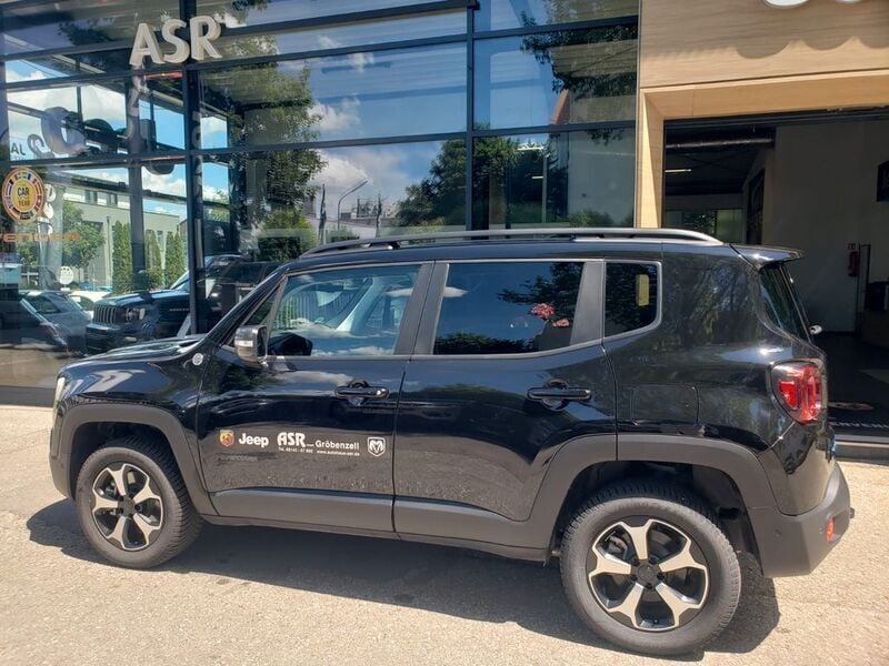Gebraucht Jeep Renegade Trailhawk 180 PS (132 kW) 2022 Schwarz metallic SUV