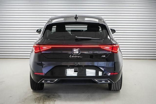 Midnight black metallic (0e) midnight black metallic (0e) Neu 2025 Seat Leon FR Limousine | 29.889 € (Fairer Preis) - Bild 1/4