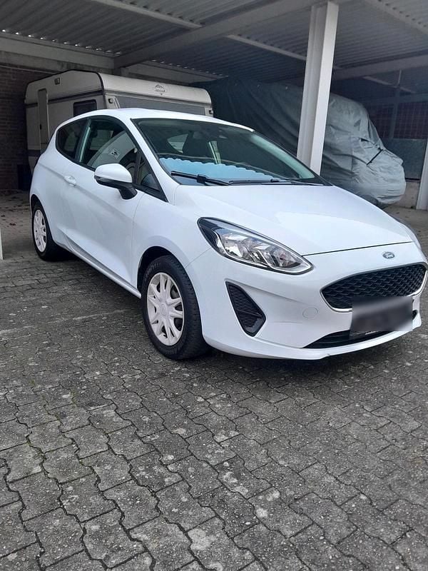 Weiß Gebraucht 2019 Ford Fiesta Kleinwagen | 3.900 € (Guter Preis) - Bild 1/4