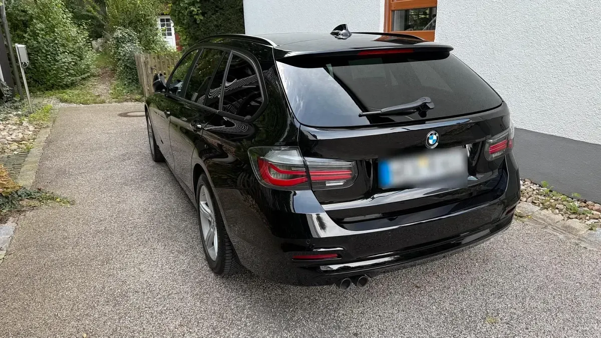Gebraucht BMW 320 Advantage 190 PS (139 kW) 2018 Schwarz Kombi