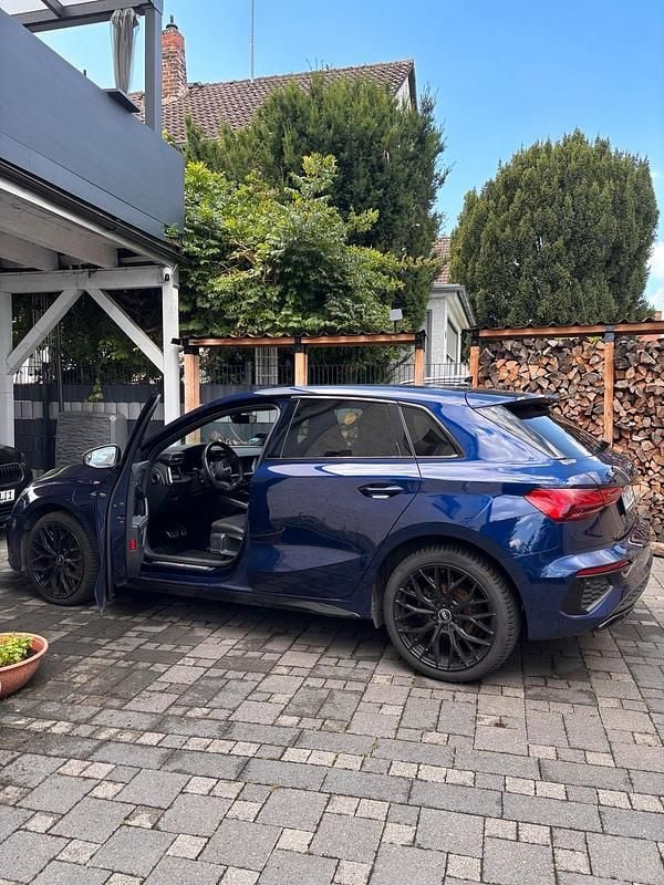 Gebraucht 2020 Audi A3 Sportback e-tron S-Line Limousine | 25.499 € (Teuer) - Bild 1/4