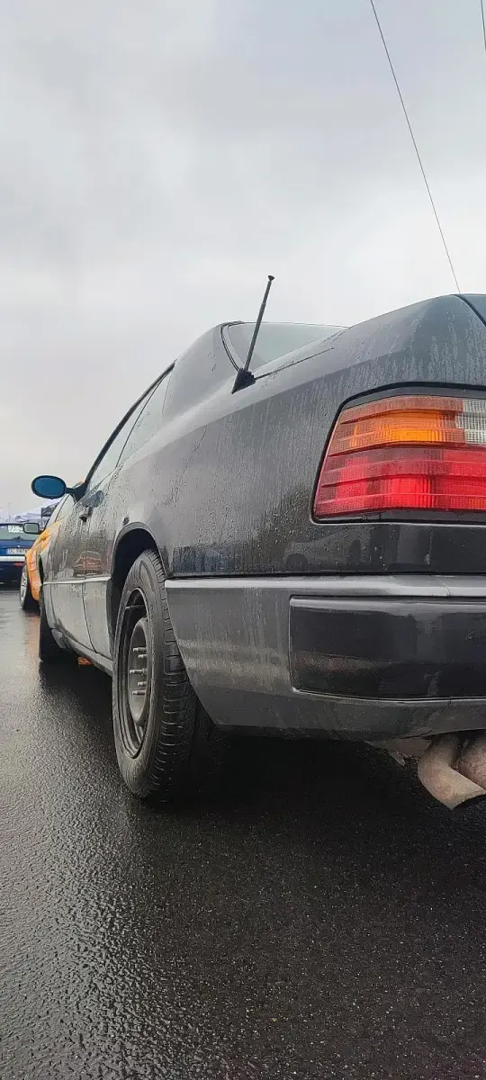 Gebraucht Mercedes E300 188 PS (138 kW) 1989 Grau Coupé