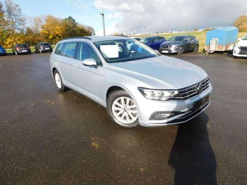Gebraucht VW Passat 150 PS (110 kW) 2022 Silber Kombi