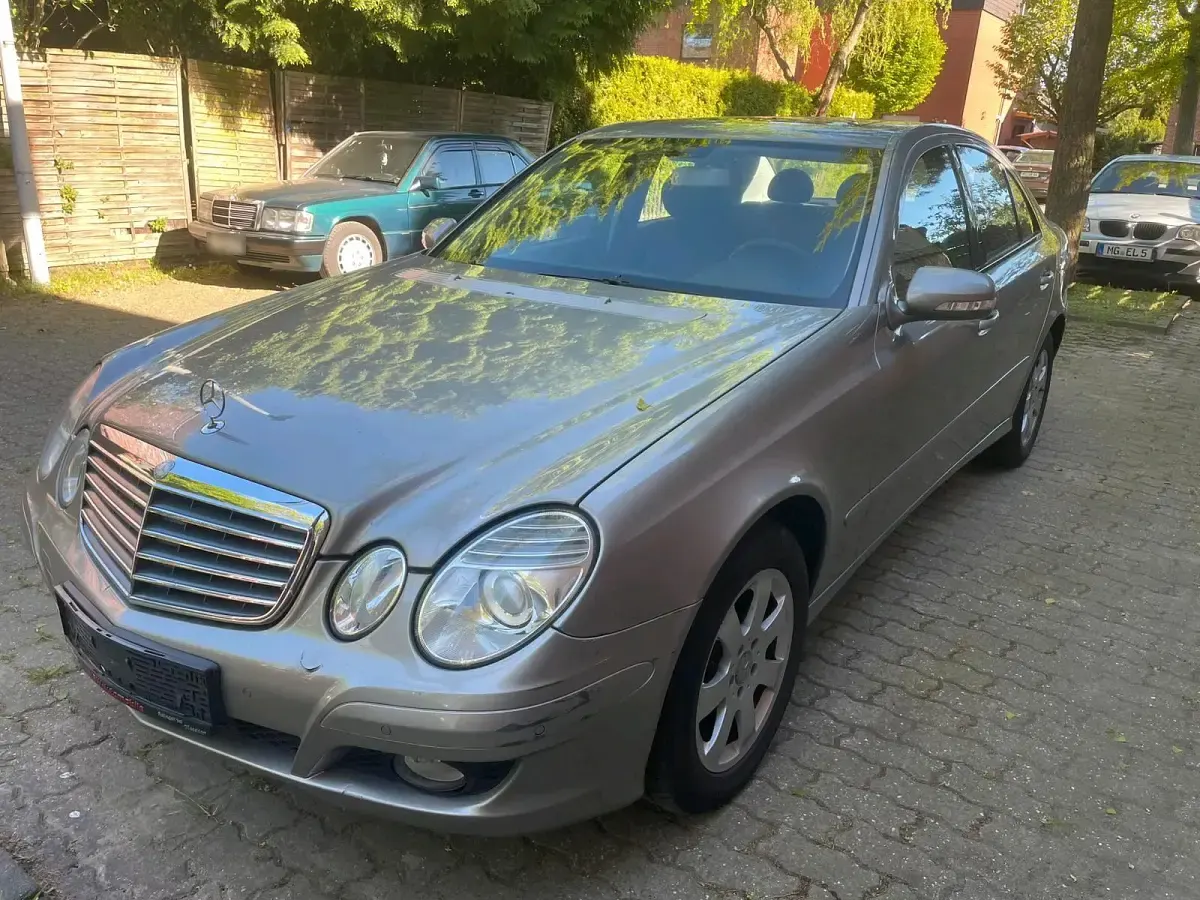 Second-hand Mercedes E280 190 CP (139 kW) 2006 Maro Berlinǎ