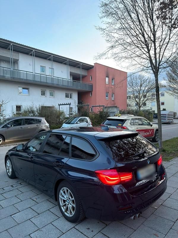 Gebraucht BMW 320 190 PS (139 kW) 2016 Blau Kombi