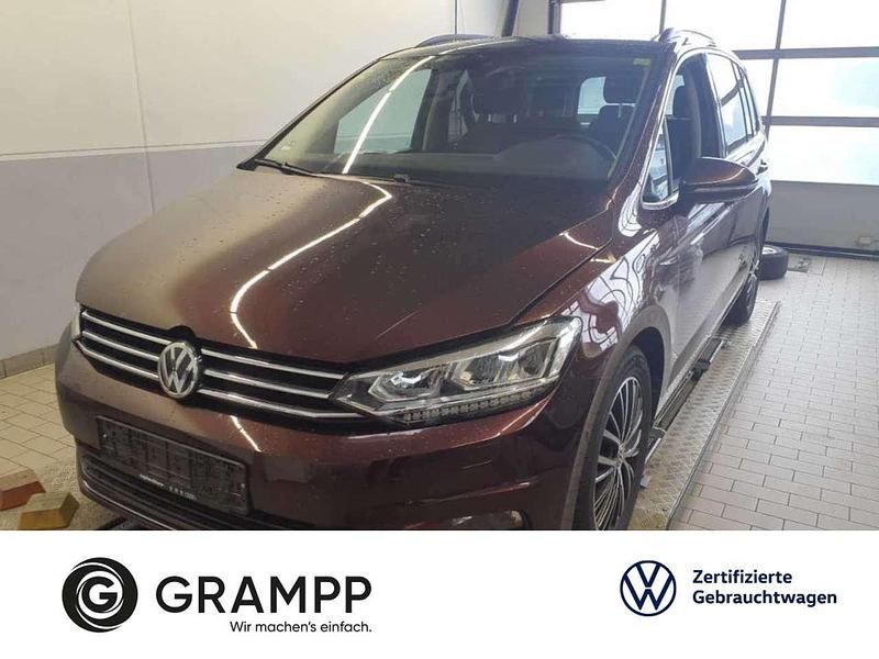 Rot Gebraucht 2018 VW Touran Highline Van / Kleinbus | 22.440 € (Etwas zu teuer) - Bild 1/3