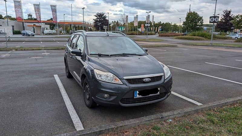 Grau Gebraucht 2010 Ford Focus Viva Kombi | 1.499 € (Fairer Preis) - Bild 1/4