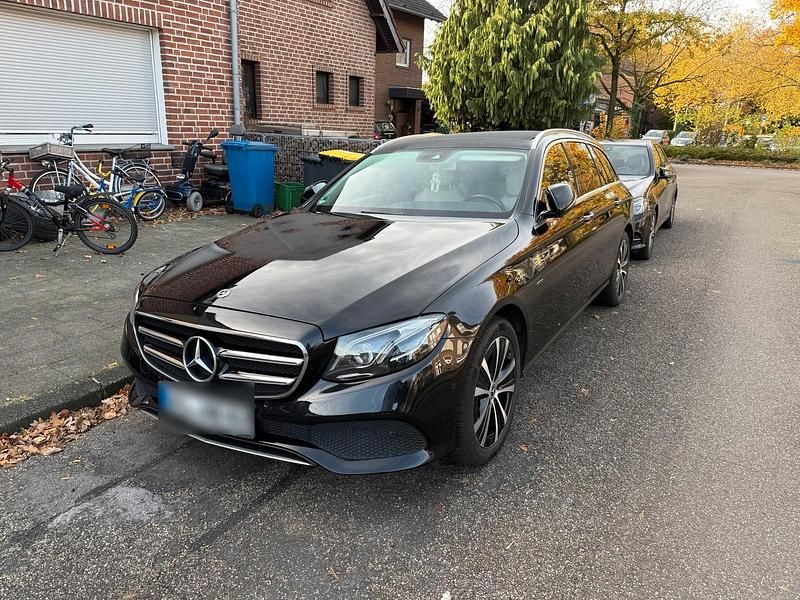Schwarz Gebraucht 2020 Mercedes E300 Kombi | 23.500 € (Guter Preis) - Bild 1/4