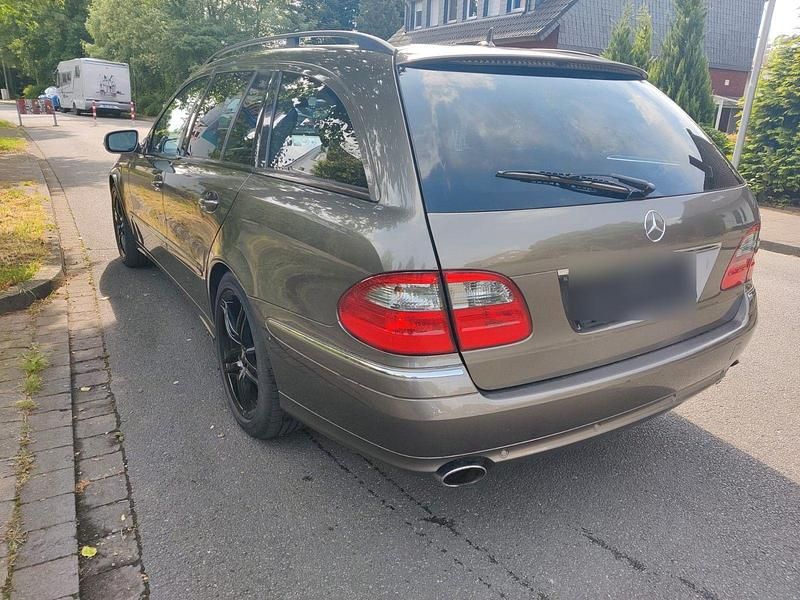 Gebraucht Mercedes E280 Avantgarde 190 PS (139 kW) 2008 Grau Kombi