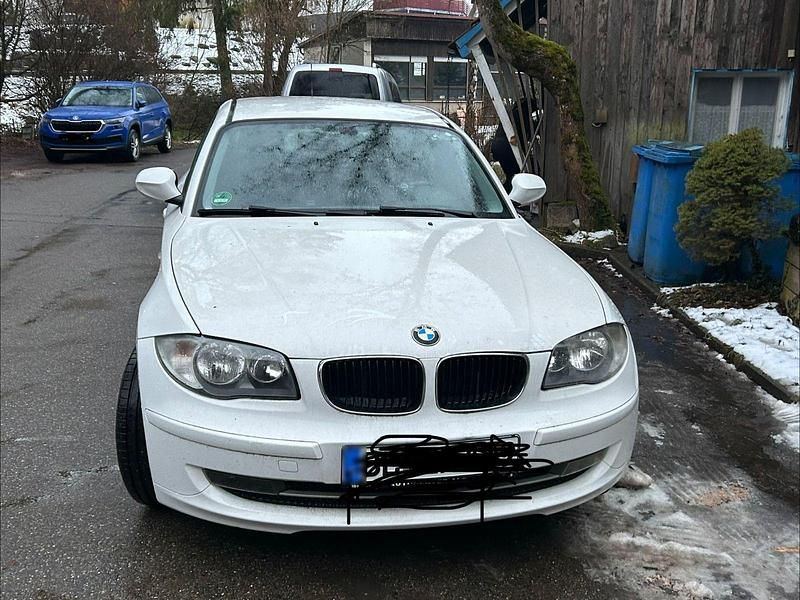 Gebraucht BMW 116 122 PS (89 kW) 2009 Weiß Kleinwagen