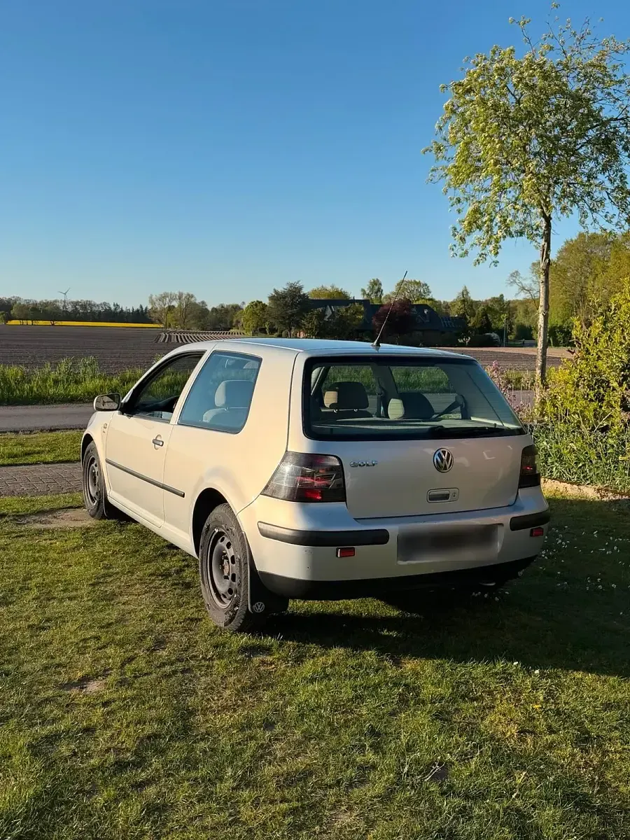 Second-hand VW Golf IV 75 CP (55 kW) 2000 Argintiu Hatchback
