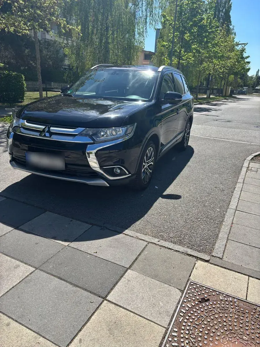 Gebraucht Mitsubishi Outlander 150 PS (110 kW) 2015 Schwarz SUV