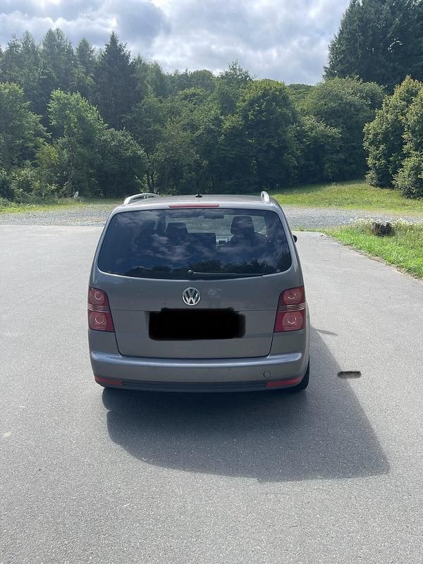 Gebraucht VW Touran 140 PS (102 kW) 2009 Grau Van / Kleinbus