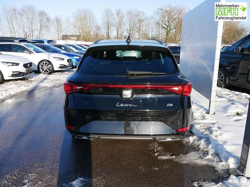 Neu Seat Leon FR 150 PS (110 kW) 2025 Midnight schwarz meta... Kombi