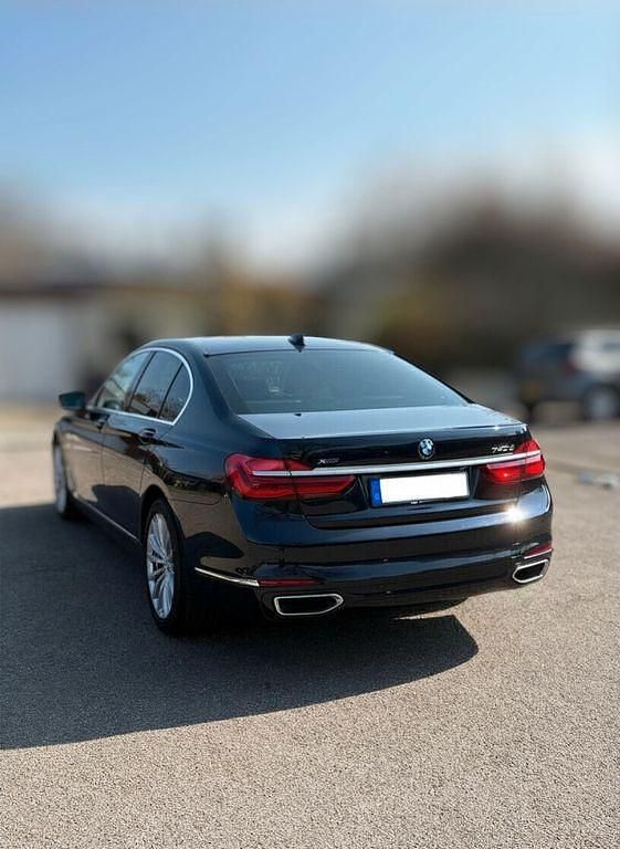 Gebraucht BMW 740 Performance 320 PS (235 kW) 2018 Blau Limousine